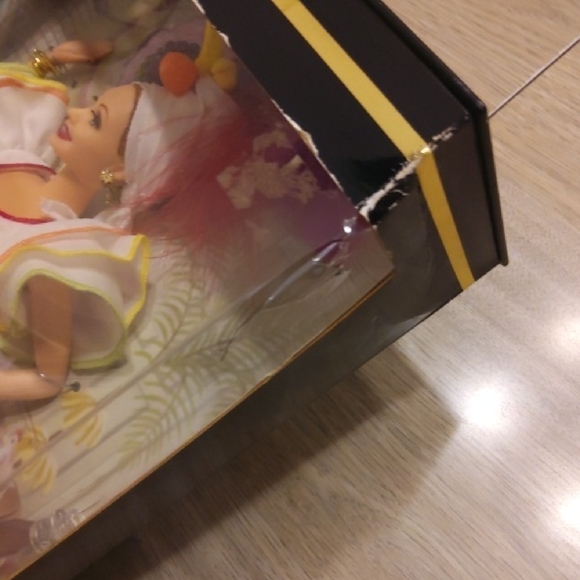 Mattel I Love Lucy Doll in White with Yellow Accents - Picture 4 of 9